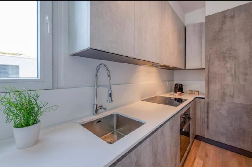 5 Rent Apartments Lugano Station Exterior photo